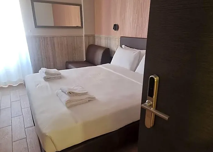 Pyramid Hotel Roma